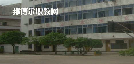玉林市嶺南工業(yè)學(xué)校2020年報(bào)名條件、招生要求、招生對(duì)象