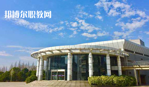 定遠(yuǎn)化工學(xué)校2021年報名條件、招生要求、招生對象