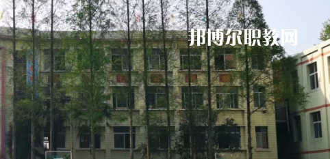 成都恒輝技工學(xué)校2022年學(xué)費(fèi)、收費(fèi)多少