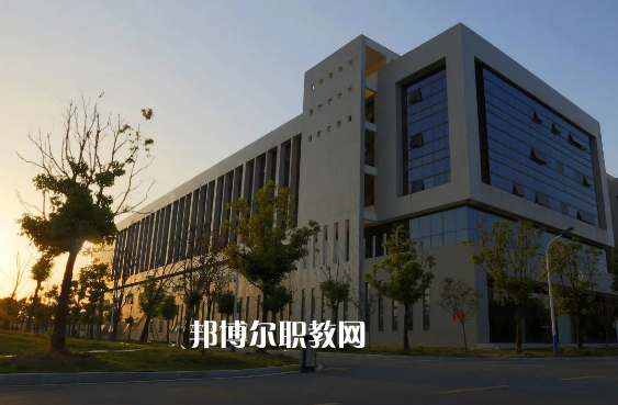 安徽阜陽技師學院2022年報名條件、招生要求、招生對象