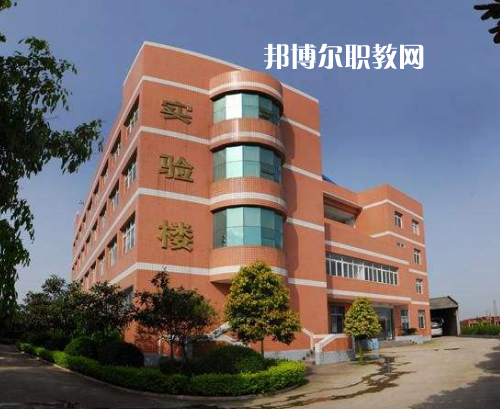 重慶渝東技工學校2022年報名條件、招生要求、招生對象