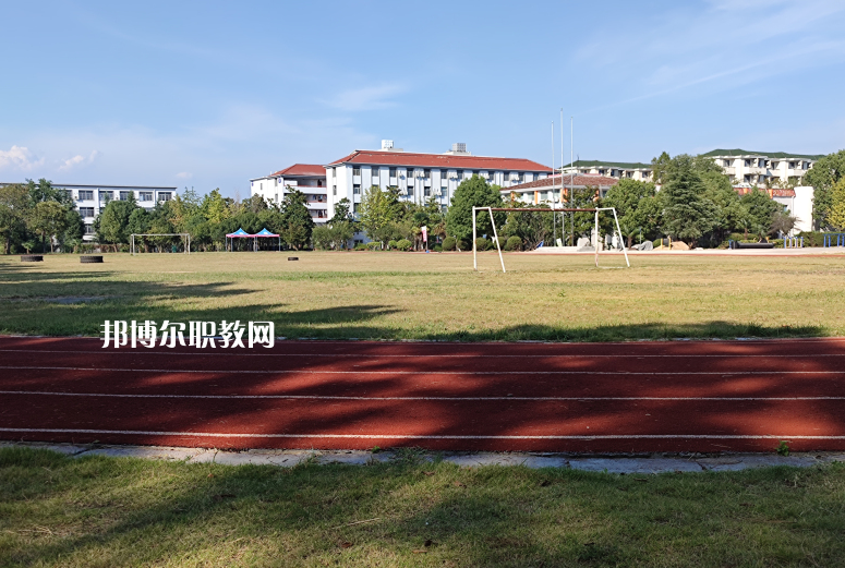 云南臨滄衛生學校2022年報名條件、招生要求、招生對象