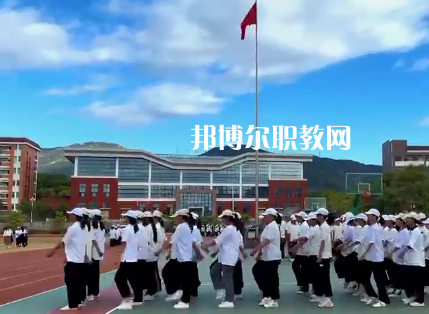 福建2023年讀中專學?？梢钥即髮W嗎