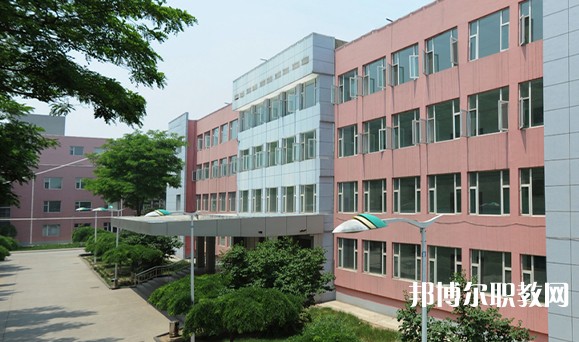 2025山西省潞安職業(yè)中等專業(yè)學(xué)校招生計(jì)劃 招生人數(shù)是多少(附要求、條件、對(duì)象)